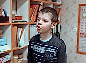 Мальчик 7 лет у логопеда